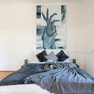 https://yeshello-apartment-central-station.vienna-besthotels.com