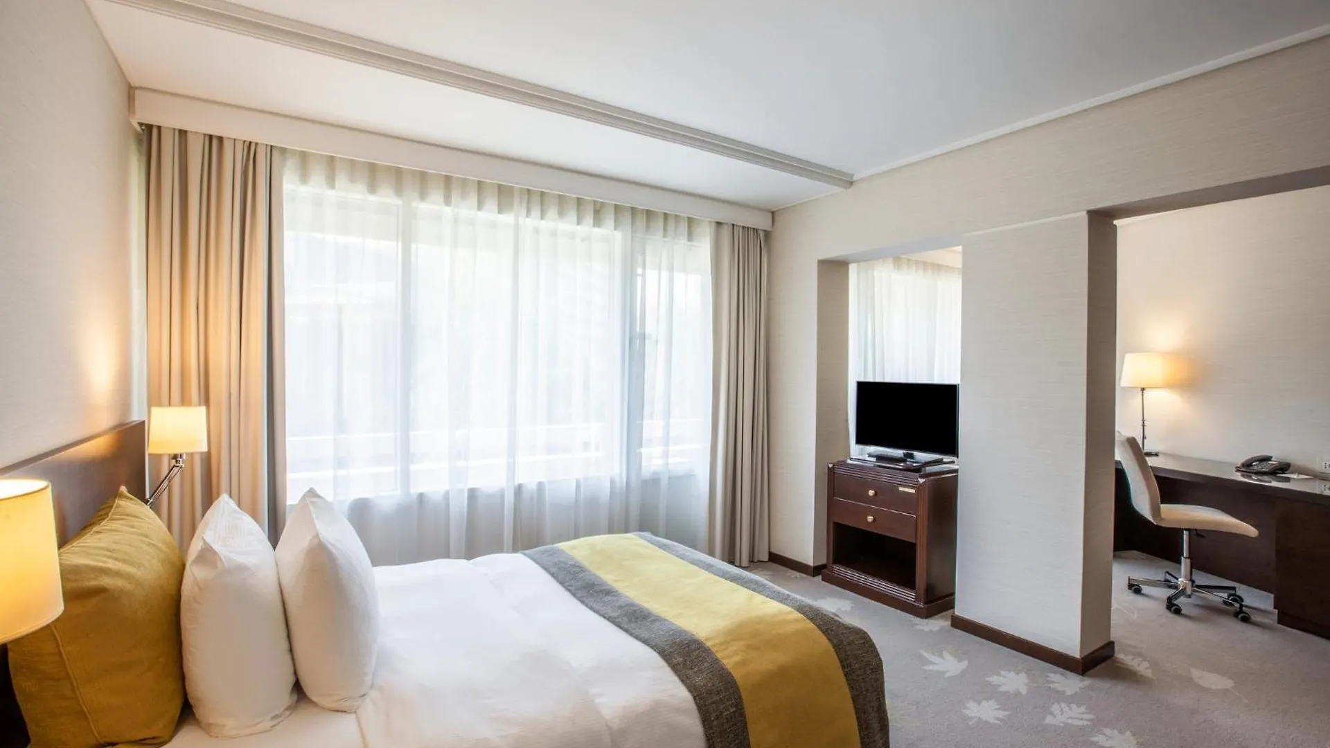 Crowne Plaza Bucharest By Ihg Hotel